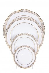 (LOT OF APPROX. 94) A SPODE PO