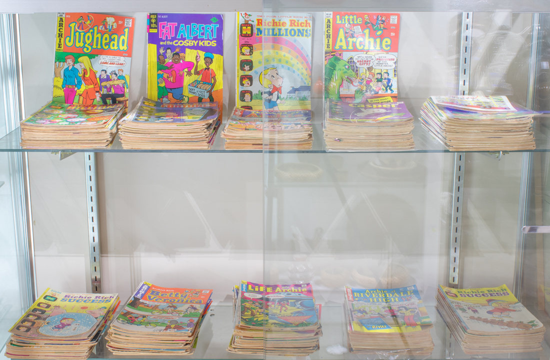 (LOT OF APPROXIMATELY 238) COMIC