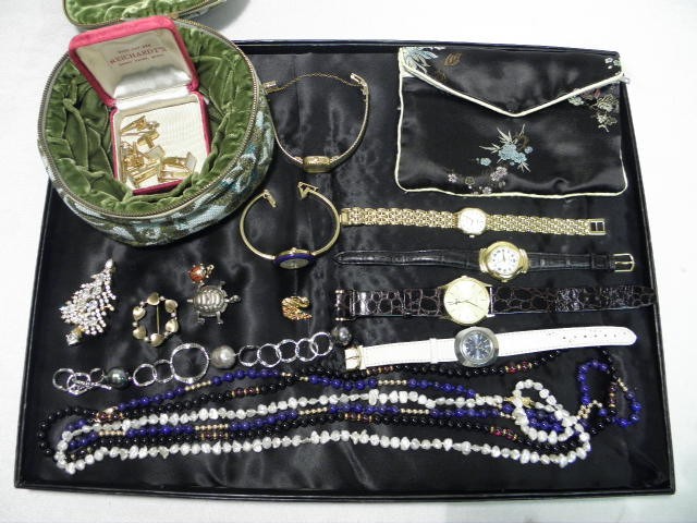 Lot of assorted costume jewelry.