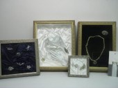 Lot of assorted costume jewelr