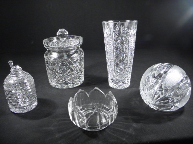 Lot of assorted cut crystal and