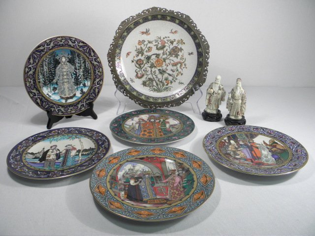 Lot of assorted decoratives.