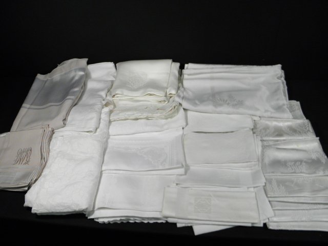 Lot of assorted estate linens: