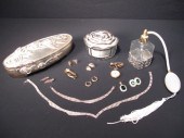 Lot of assorted jewelry pieces