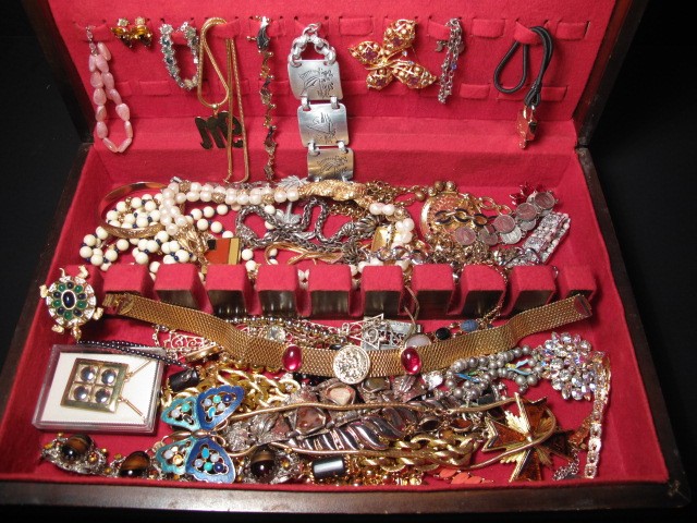 Lot of assorted ladies costume