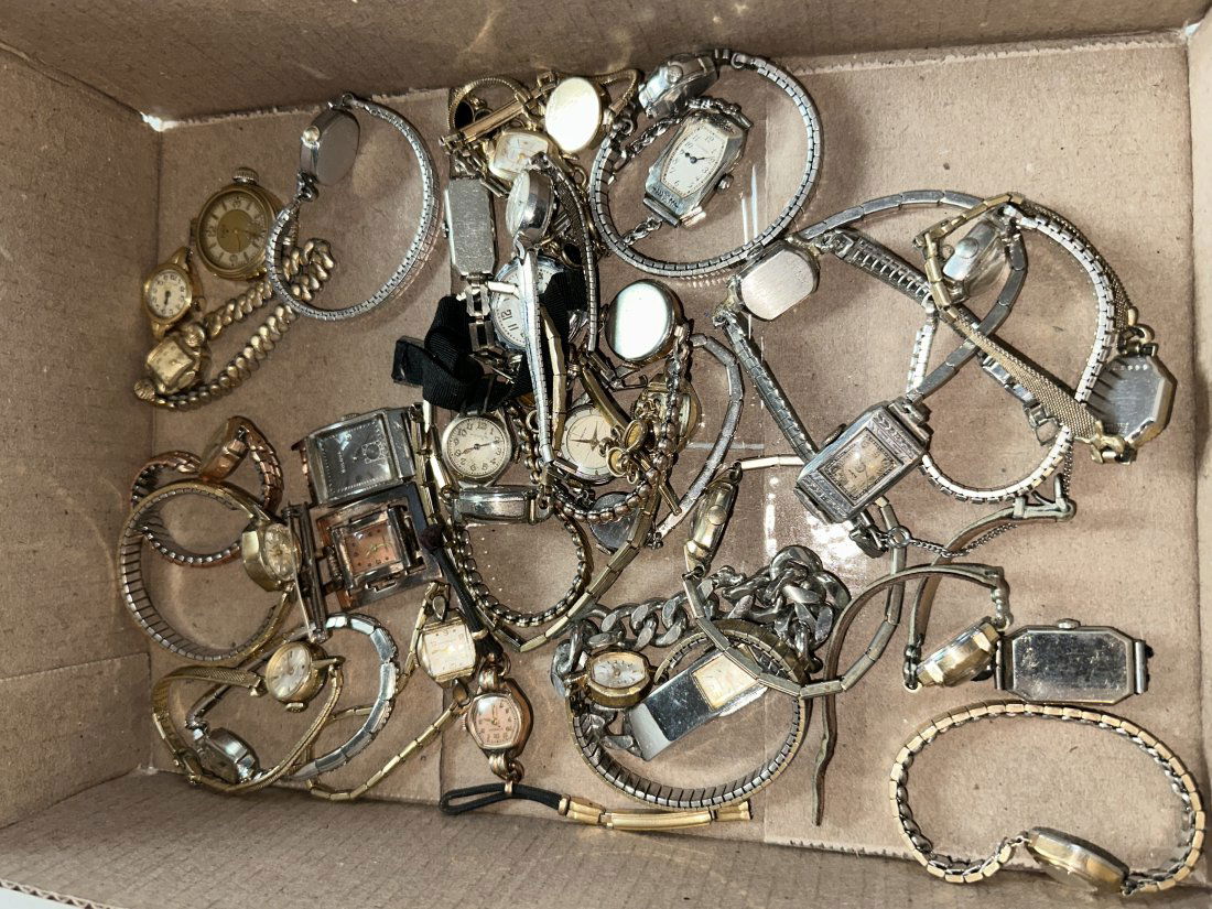 LOT OF ASSORTED LADIES WRIST