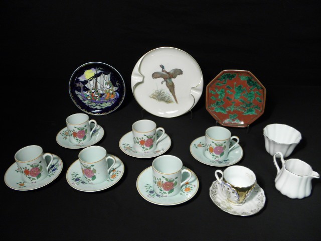 Lot of assorted porcelain cups