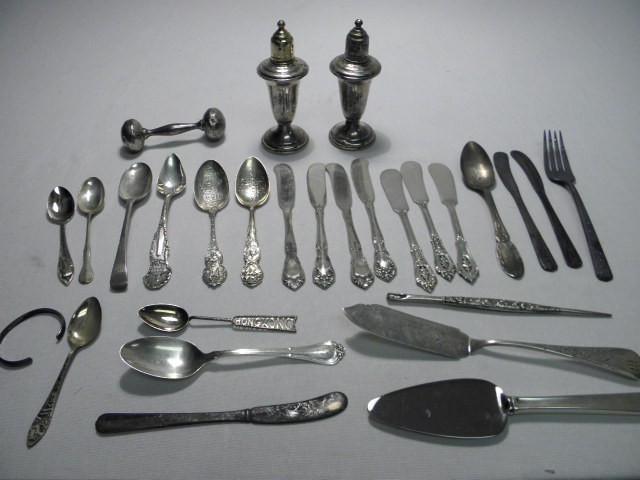 Lot of assorted sterling silver.