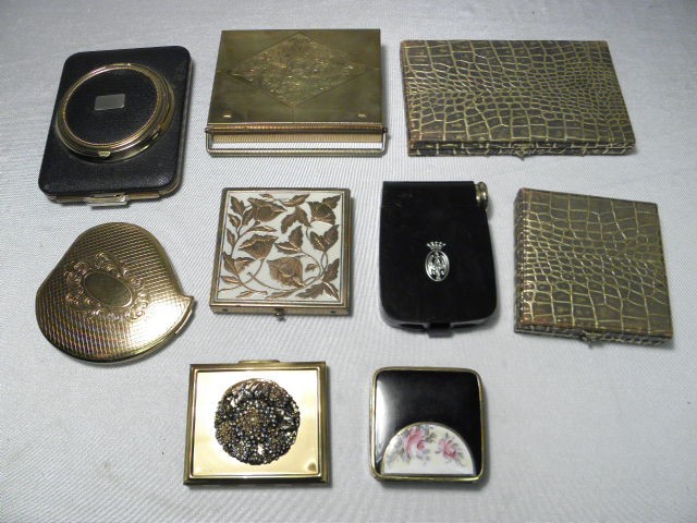 Lot of assorted vintage powder