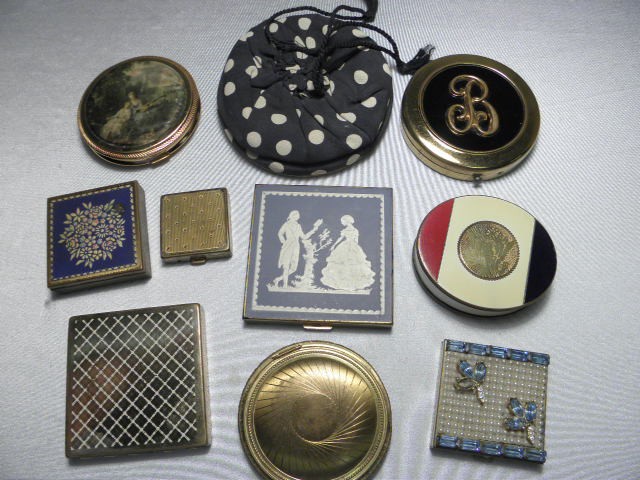 Lot of assorted vintage powder