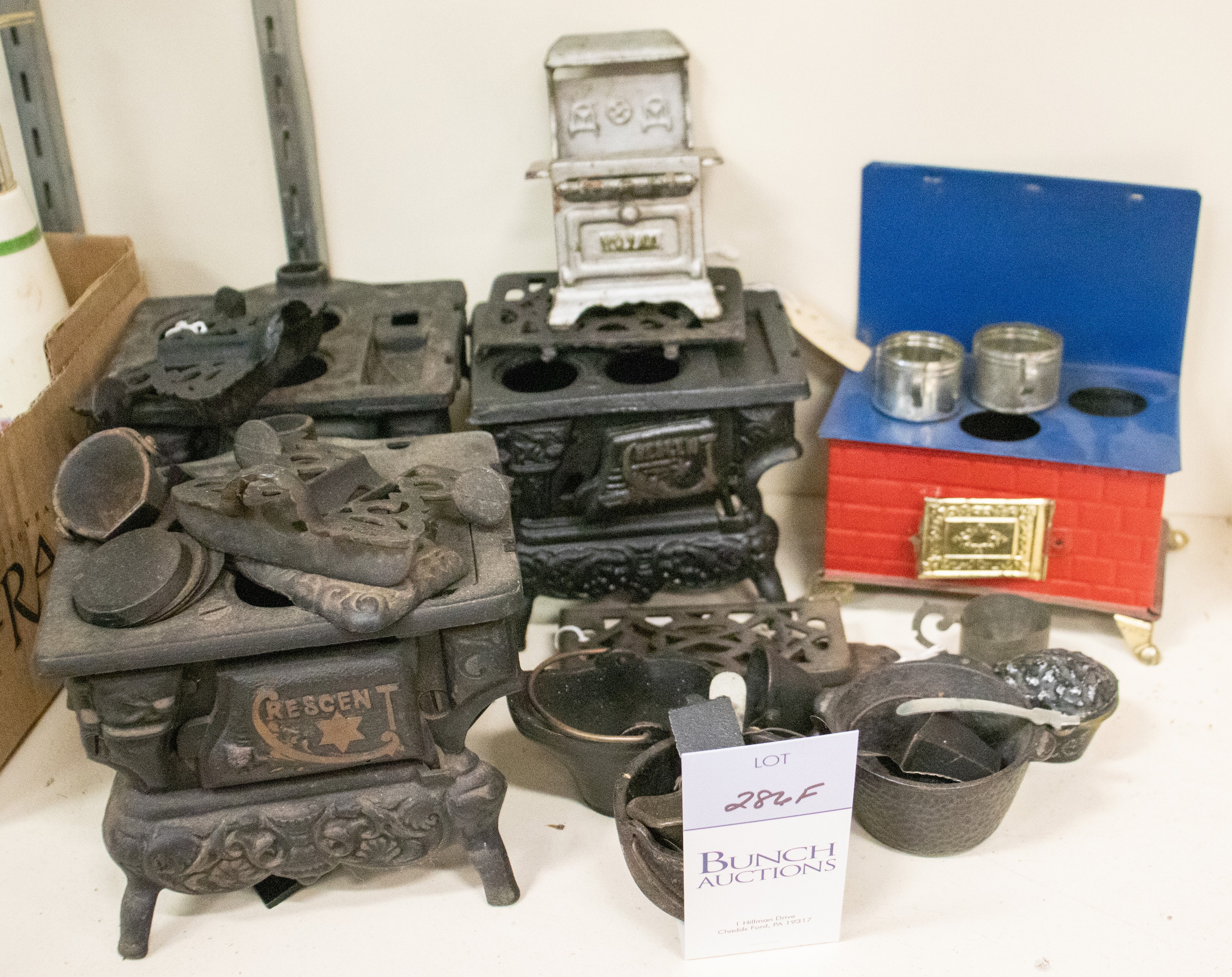 Lot of cast iron & tin litho