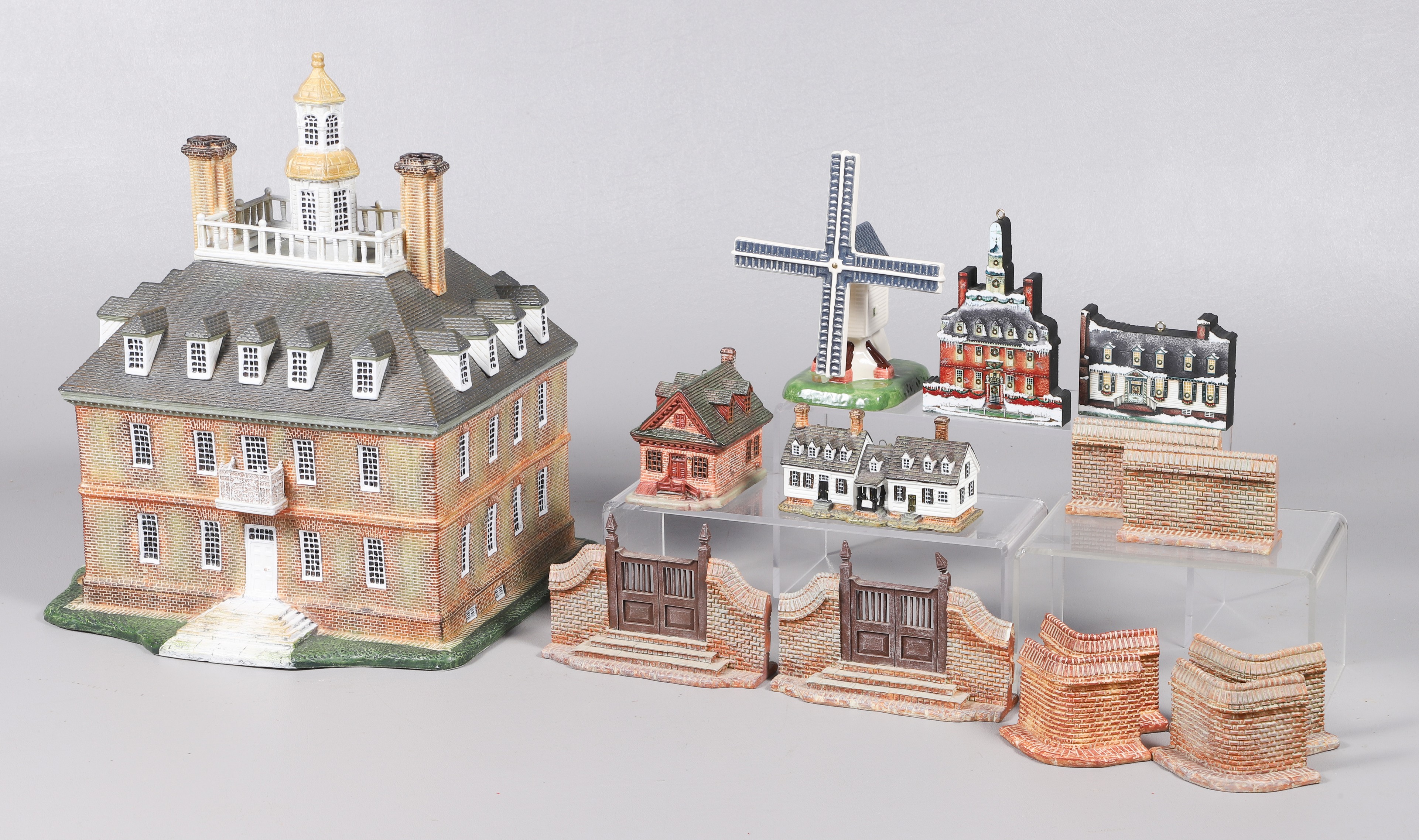 Lot of Colonial Williamsburg items,