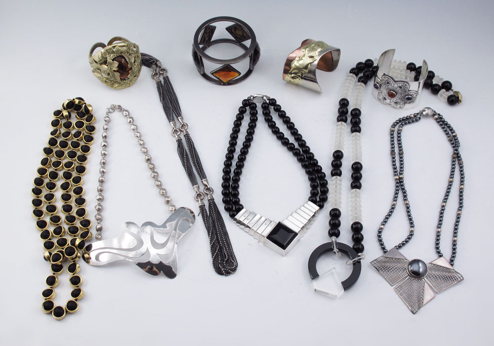 LOT OF CONTEMPORARY FASHION