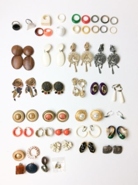 LOT OF COSTUME JEWELRY CLIP