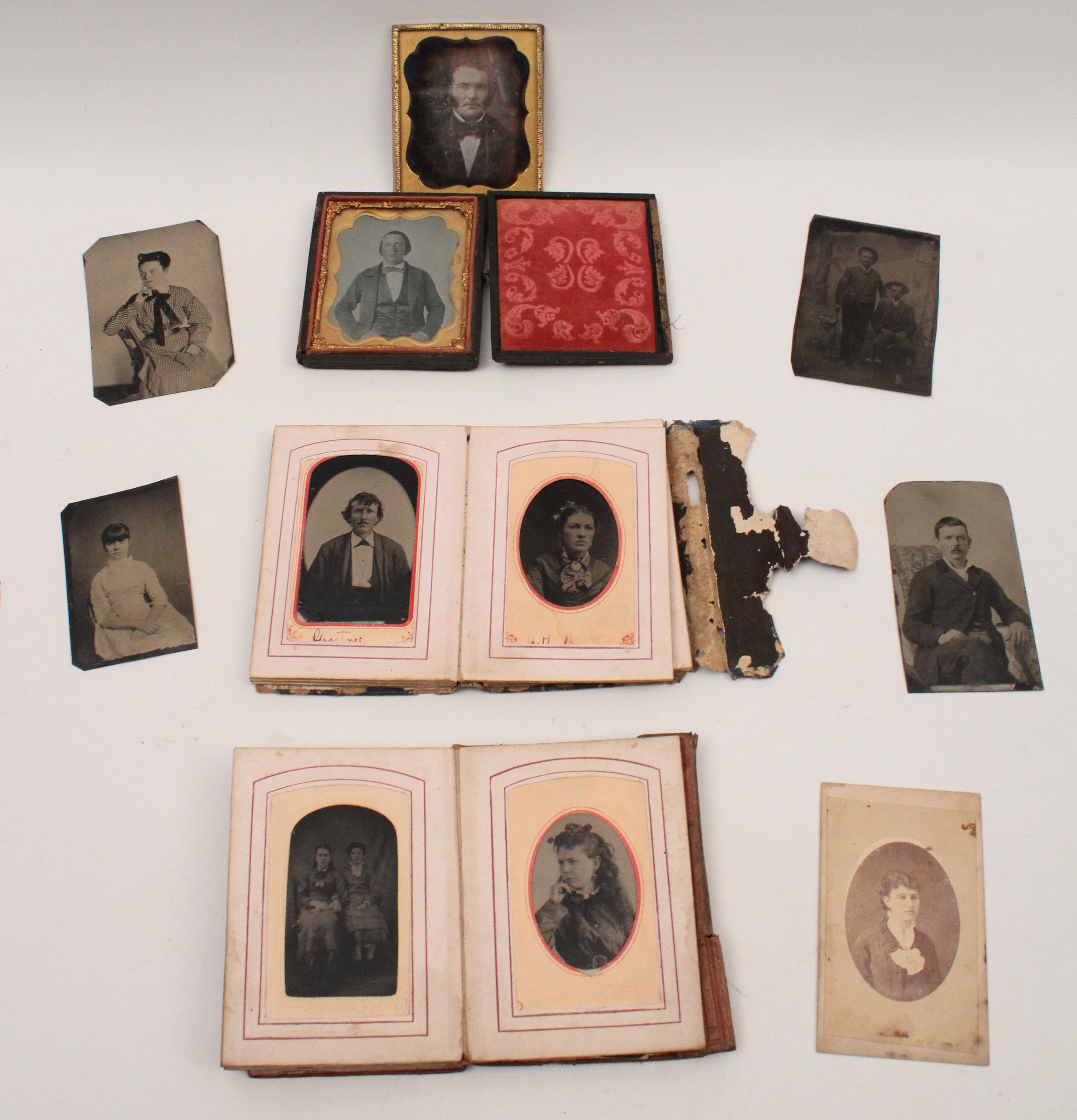 LOT OF DAGUERREOTYPES AND