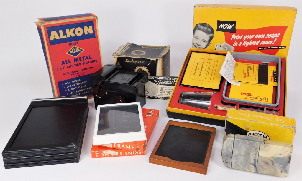 LOT OF DARKROOM ACCESSORIES IN