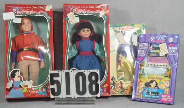 Lot of Disney dolls & piano song