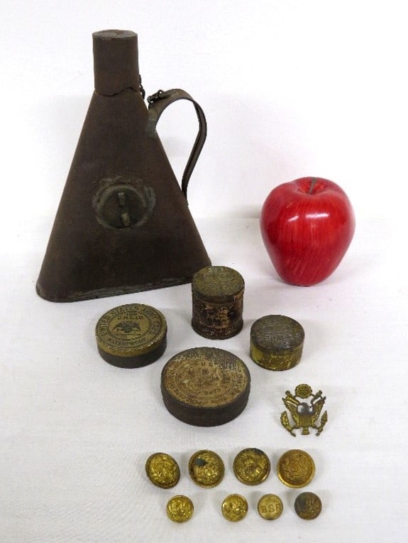 LOT OF EARLY MILITARY BUTTONS,