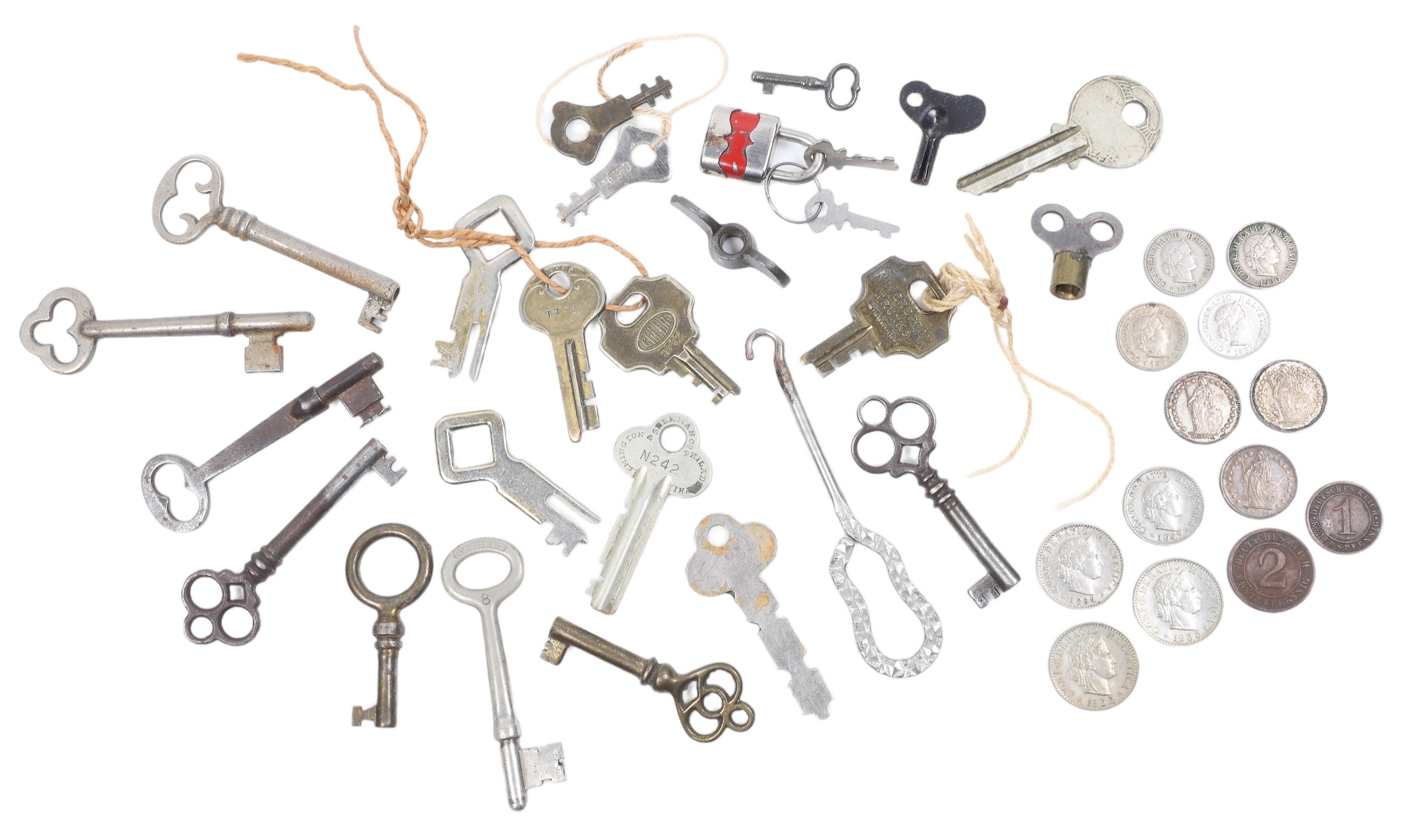 Lot of foreign coins & keys,