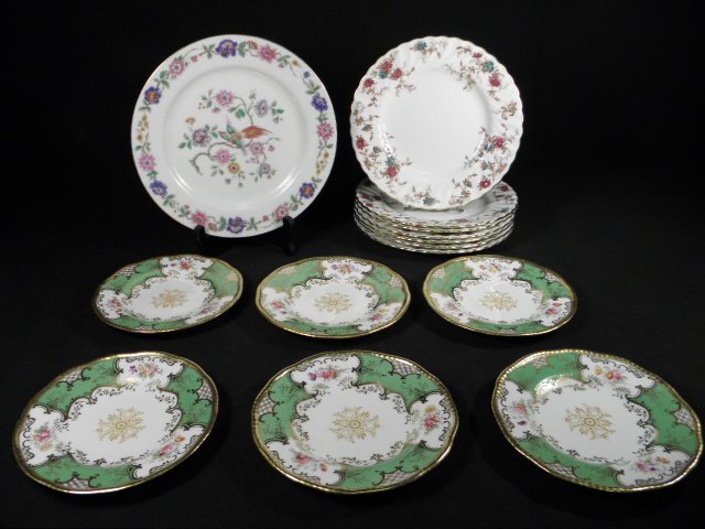 Lot of fourteen assorted floral