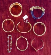 LOT OF GOLD TONE BRACELETSLot