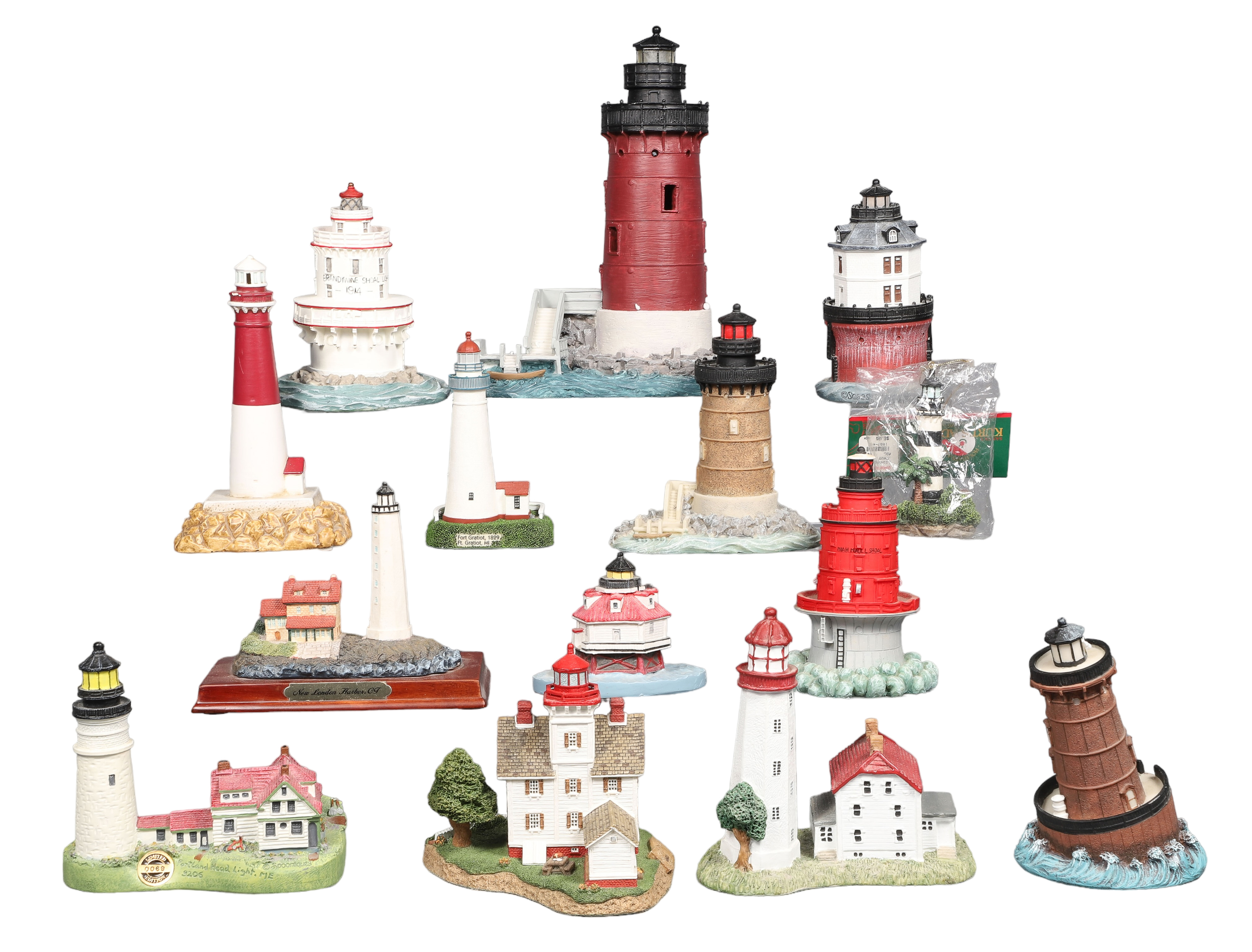Lot of lighthouse figurines,