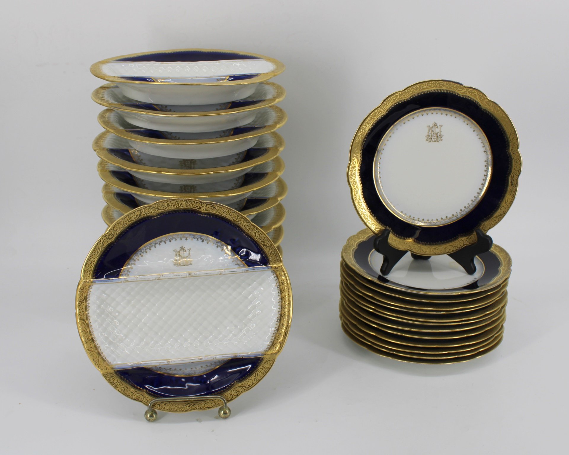 LOT OF LIMOGES, PARIS PORCELAIN