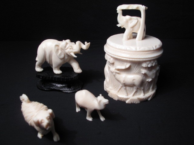 Lot of miniature carved ivory