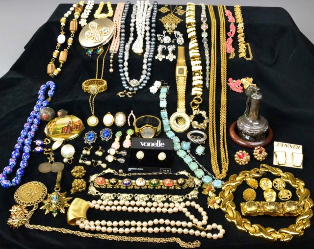 LOT OF MISC JEWELRY AND