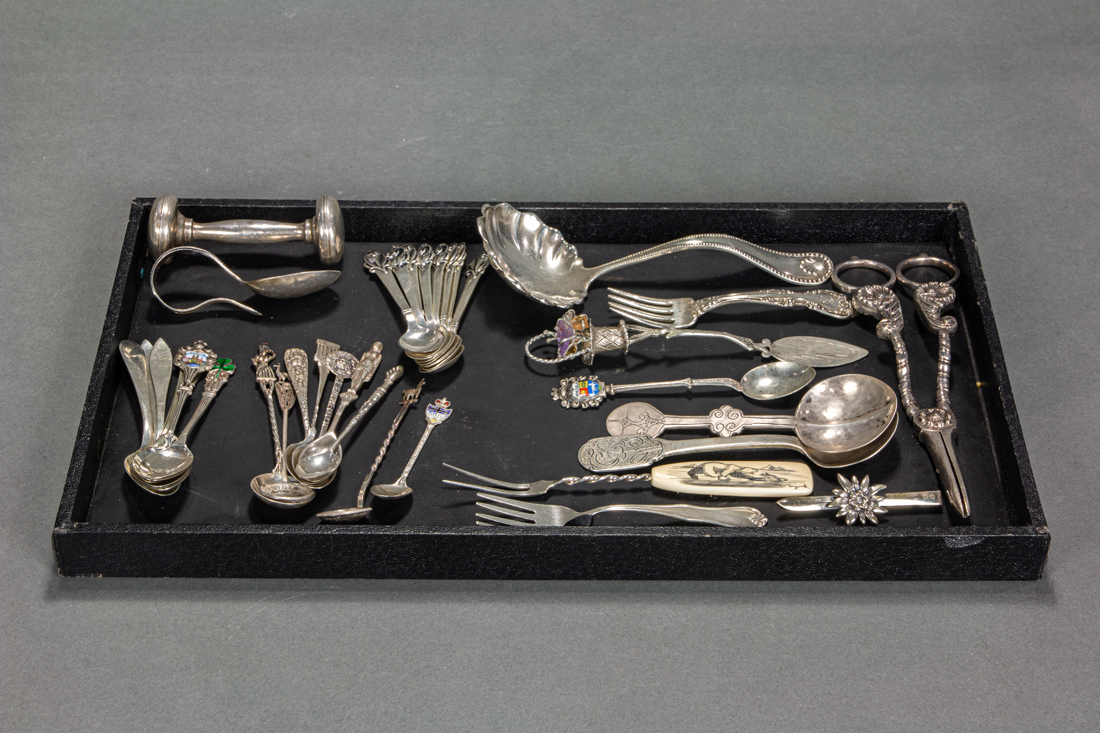 LOT OF MOSTLY STERLING FLATWARE: