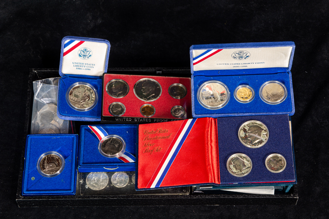 LOT OF MOSTLY US COIN AND COIN SETS