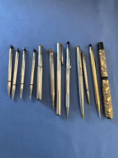 LOT OF PENS AND PENCILS (12).