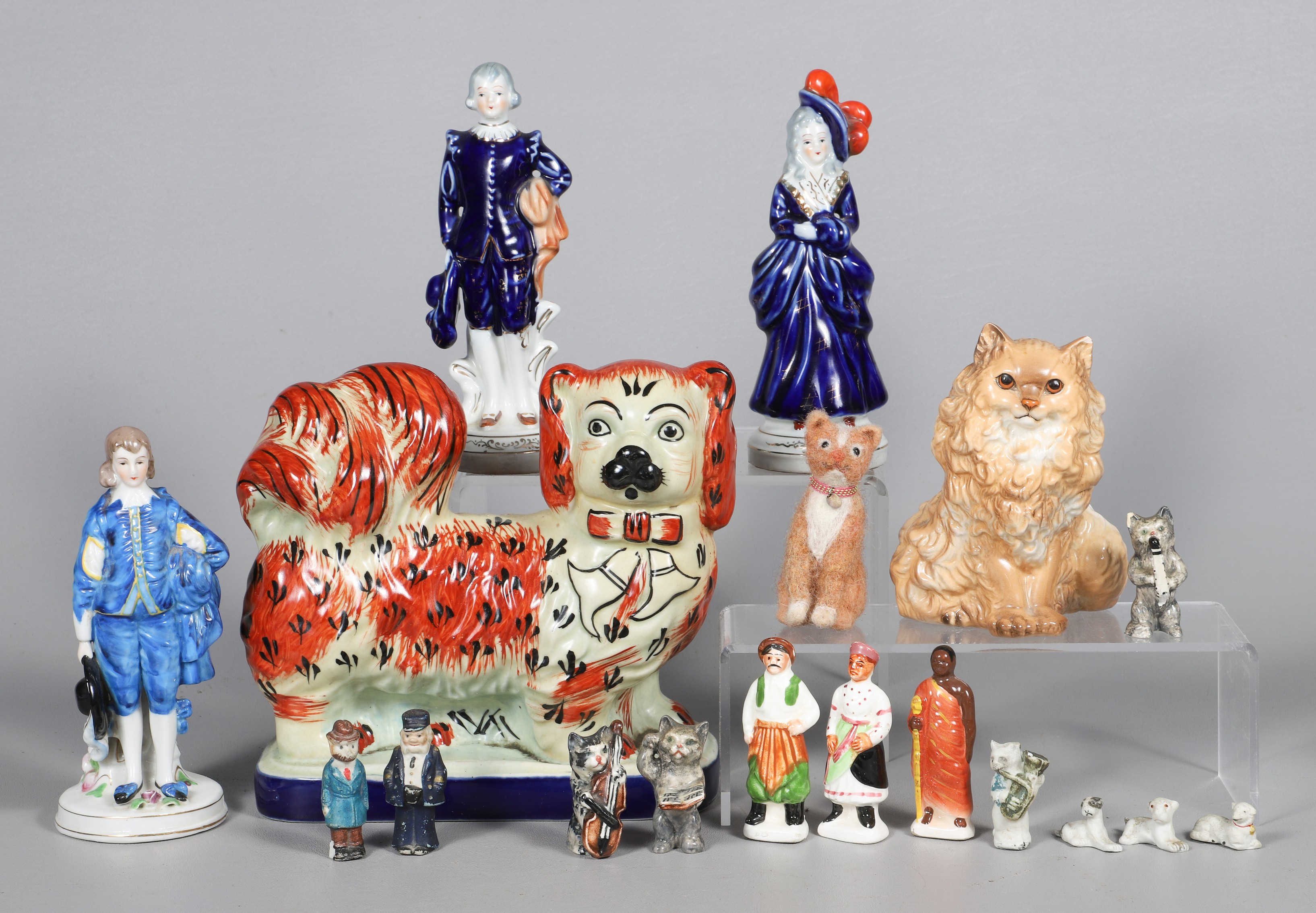 Lot of porcelain & felt