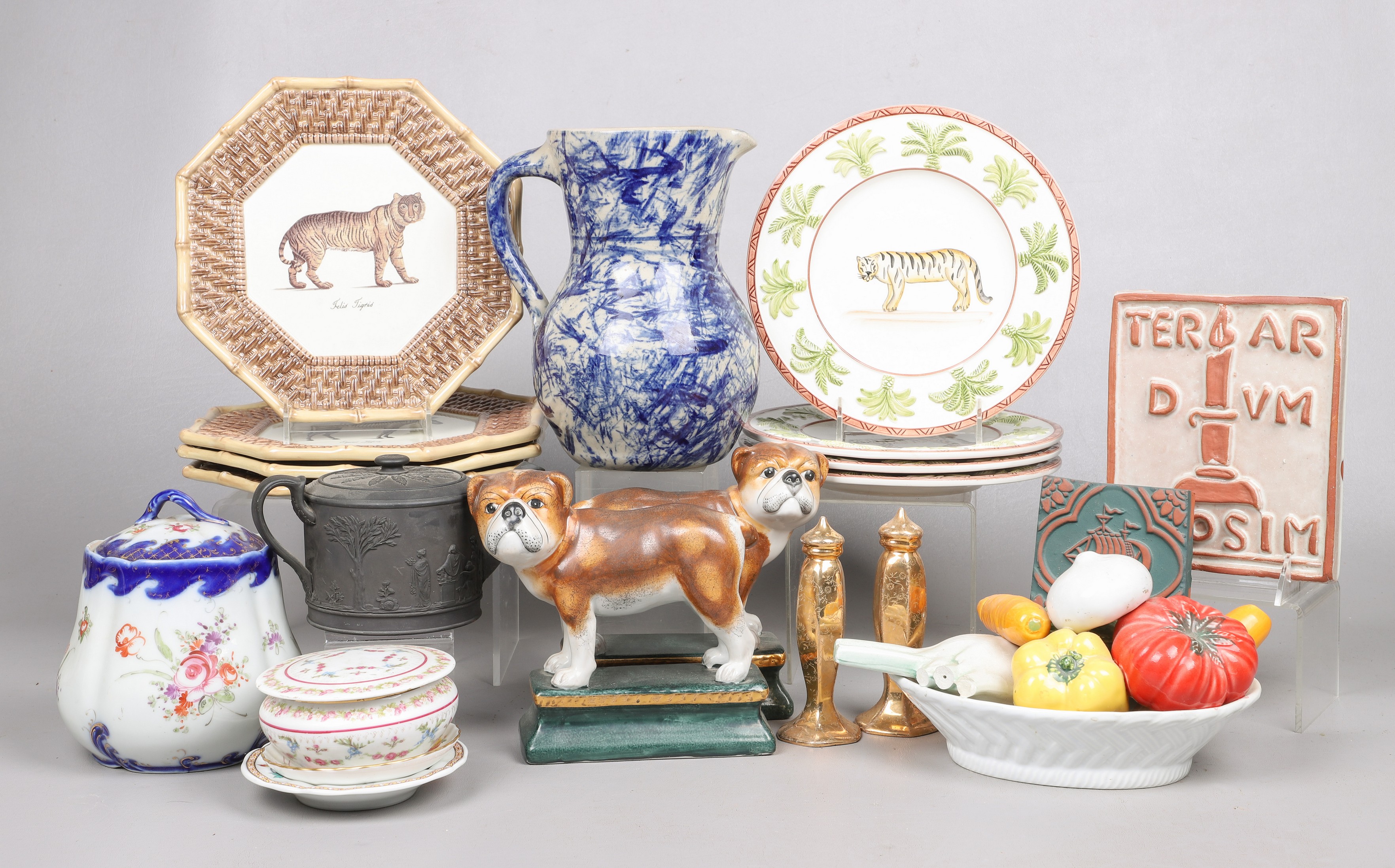 Lot of porcelain & pottery,