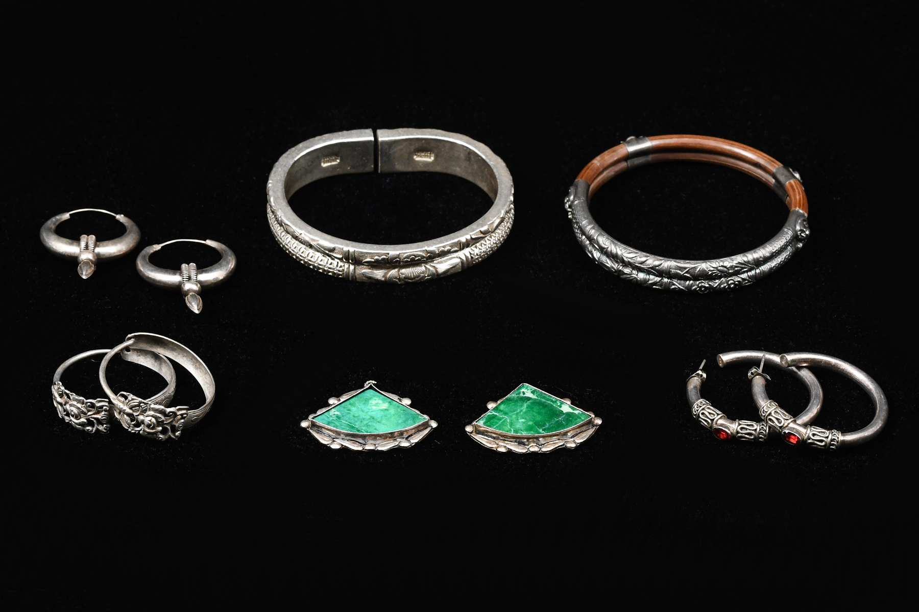 LOT OF SILVER EARRINGS AND