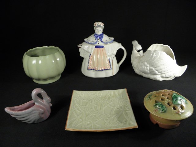 Lot of six pieces of assorted art