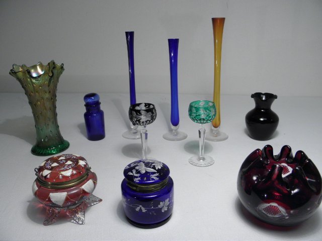 Lot of thirteen pieces of