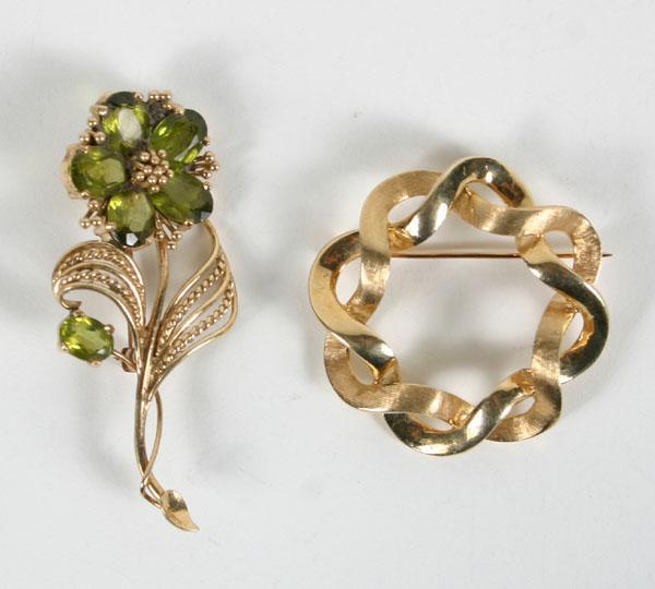 Lot of two gold brooch/pins