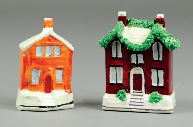 LOT OF TWO SMALL POTTERY HOUSE