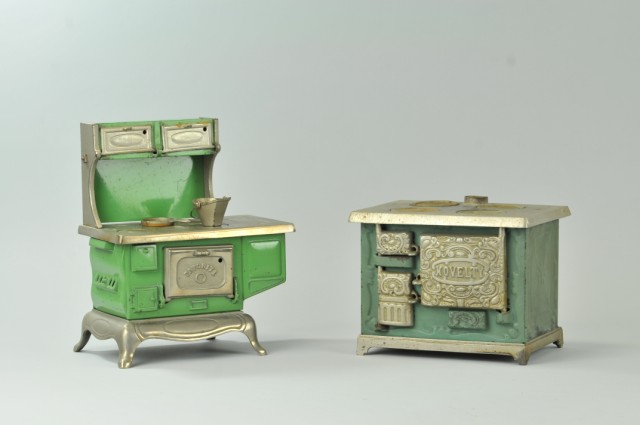 LOT OF TWO STOVES Cast iron