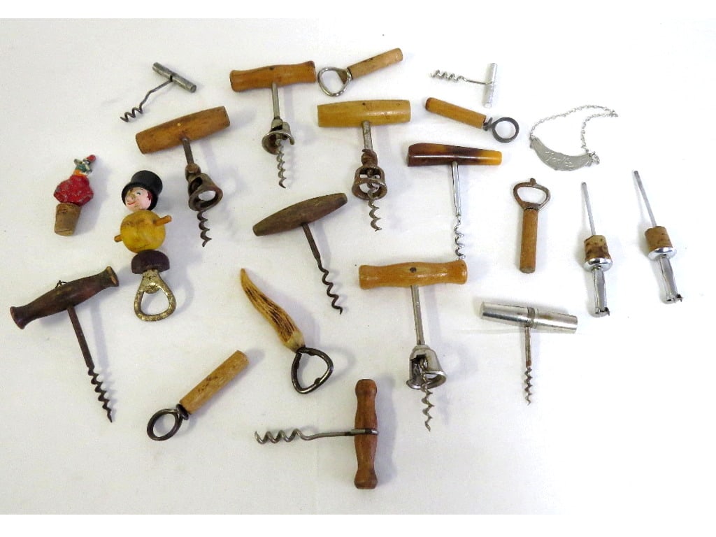 LOT OF VINTAGE CORK SCREWS &