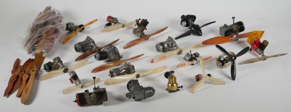 LOT OF VINTAGE MODEL AIRPLANE