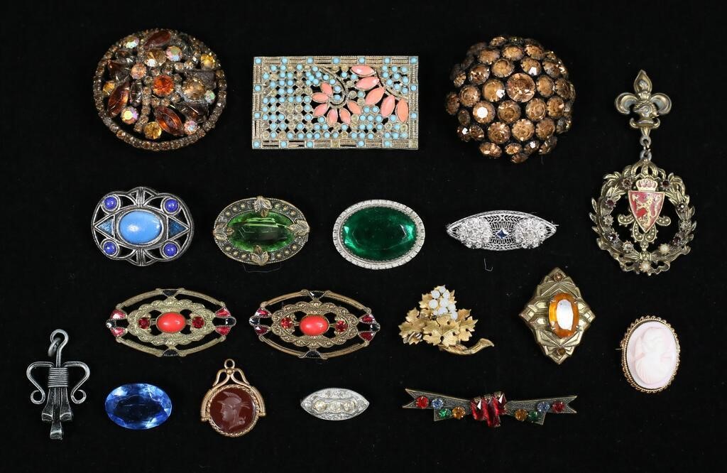 LOT OF VINTAGE PINS & BROOCHESLot
