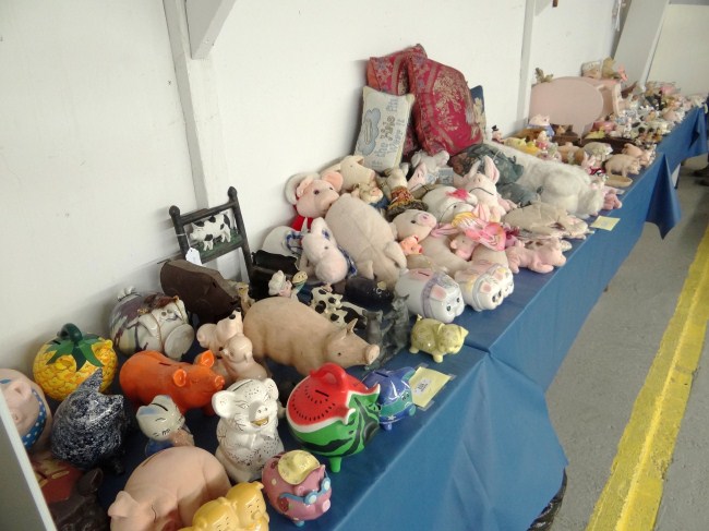 Lot over 200 misc. pigs including