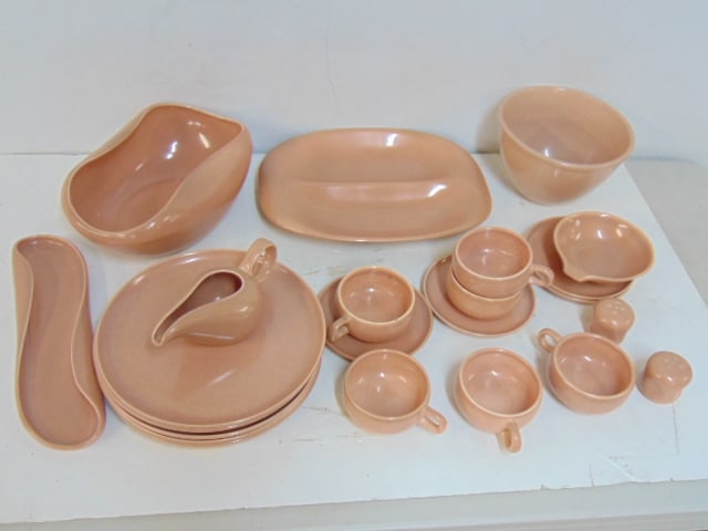 LOT RUSSEL WRIGHT DINNERWARE, IN