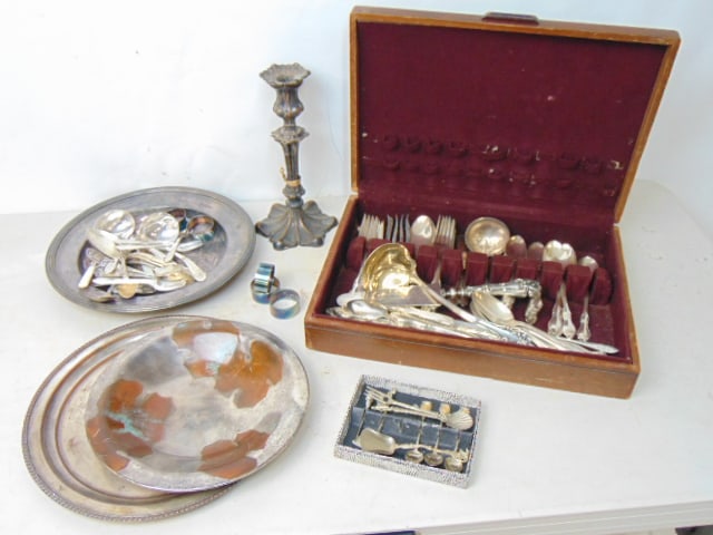 LOT SILVERPLATE, FLATWARE