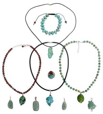 (LOT) TURQUOISE & OTHER BEADED