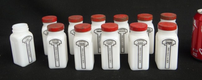Lot vintage spice jars (one cap