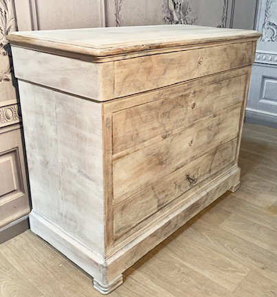 LOUIS PHILIPPE WALNUT COMMODE