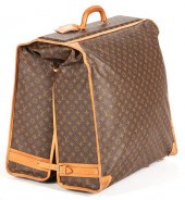 LOUIS VUITTON BI-FOLD/PULLMAN